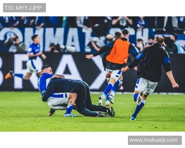 沙尔克04豪取德甲重要胜利，振奋球迷心情